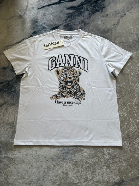 Ganni T-shirt – Leopardunge “Have a Nice Day!”