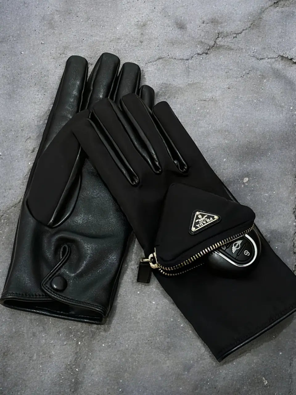 Prada Logo-Plaque Cashmere Gloves